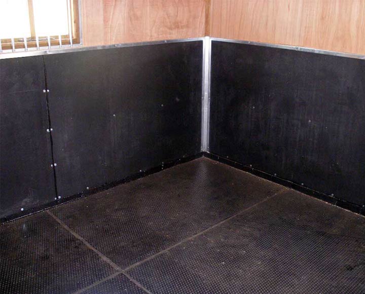 demonstration of horse stall wall mat